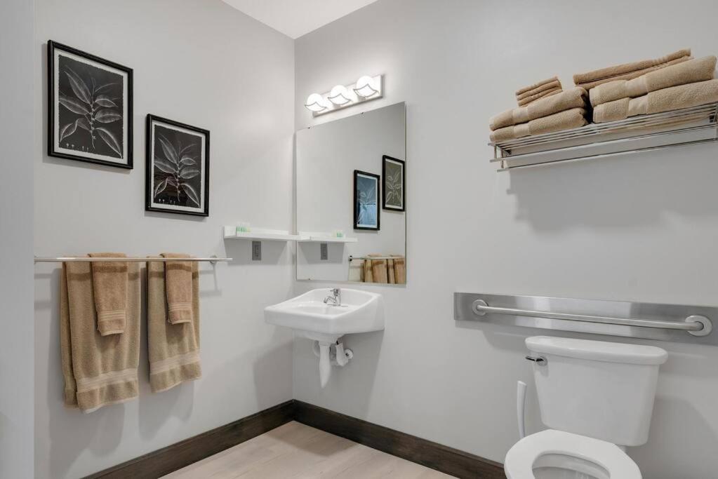 Barnwood Suite - Main Street Lodge In Berlin Eksteriør billede